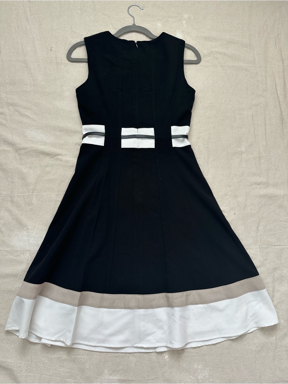 Calvin Klein Black White Tan Colorblock Fit & Flare Belted Dress Size 0 Office - Picture 9 of 9